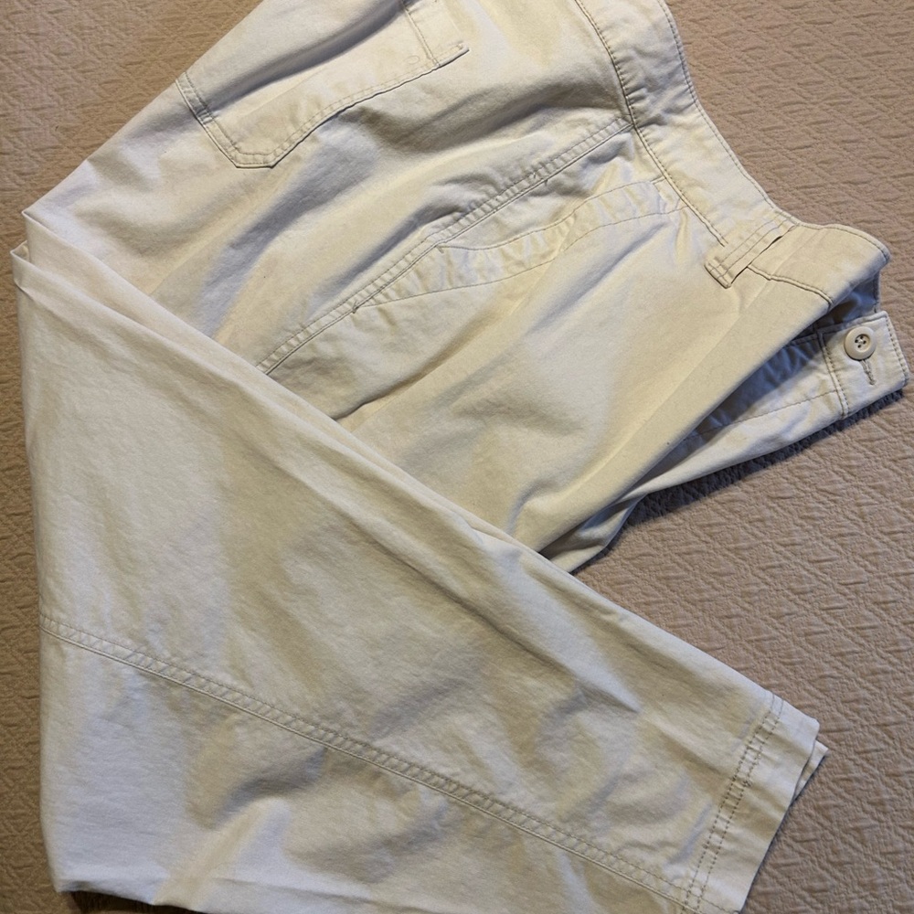 Old Navy High-Rise Chino Pants in Cream